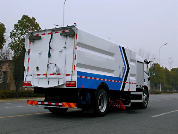 東風多利卡純電動洗掃車